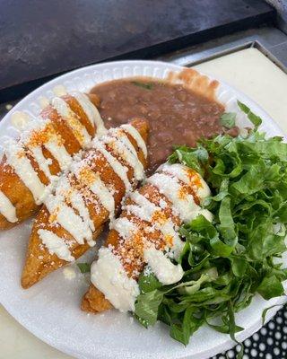 " Mulitas" 
Fritas con papa, carne molida, y quesito!