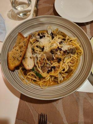 Red Curry Linguine & Clams