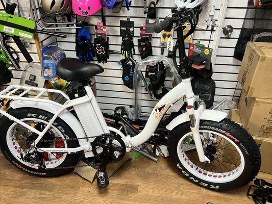 Electric bike 20x4 folding 1000 w 40 miles range $1499.00