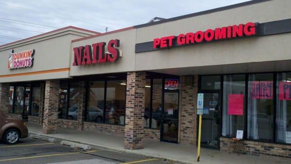 This is the front of Happy Pet Parlor