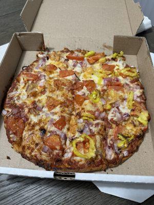 10 inch cauliflower crust with shaved Parmesan, tomatoes, onions and banana peppers. Square cut