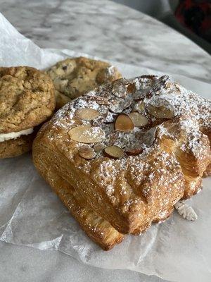 Bearclaw, Oatmeal cream pie and chocolate chip cookie