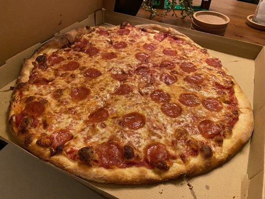 Extra-large pepperoni pizza