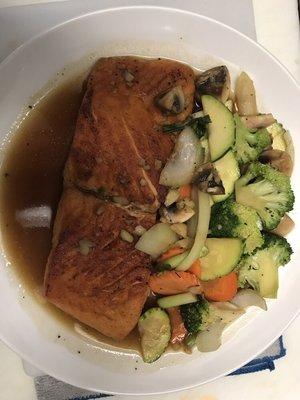 Salmon with garlic sauce