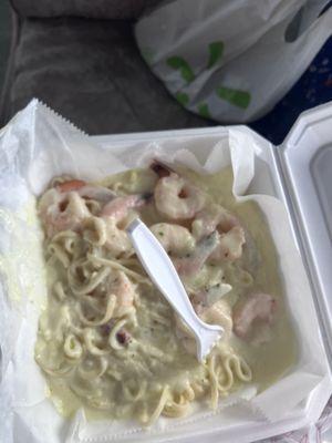 shrimp Alfredo $18 (BAD DO NOT GET IT)