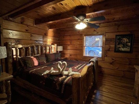 Honeybear hollow cabin master bedroom/king