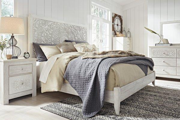 White Mango wood Queen Bed