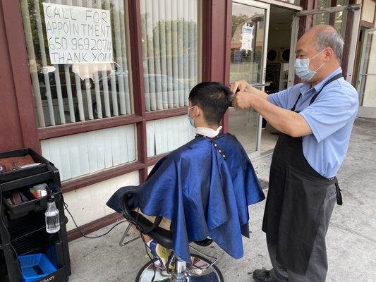 Outdoor hair cut during pandemic