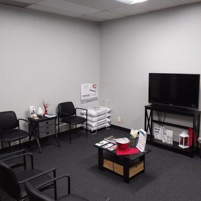 The waiting area at Spine in Motion Chiropractic Rehab