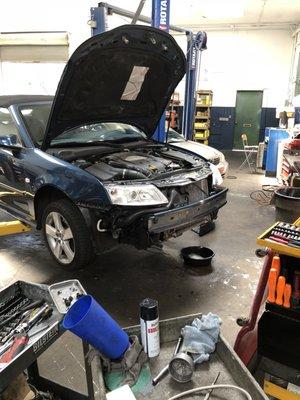 A clean shop finding mistakes that previous garages in San Francisco tried to fake and/or cover-up. Issues; crash sensors, condenser, etc.