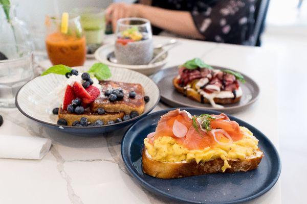 Breakfast assortment (@miguelmoralesphotography on Instagram)