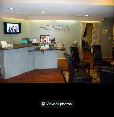 Entrance to the beautiful acacia salon and elite beauty to the left.