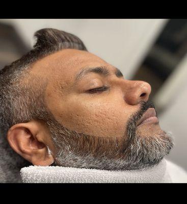 Beard trim w/ razor lining .