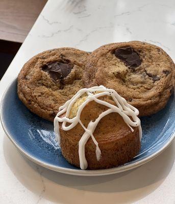 Boyfriend cookies and lemon poppyseed cake