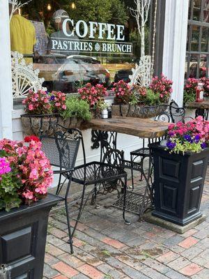 Cute sidewalk seating