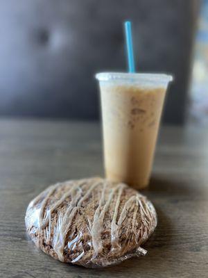 Chai spice cookie & an iced Peach Vanilla latte