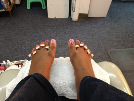 Spa pedicure w/ stripes design