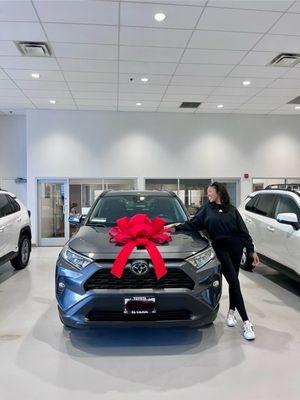 Justin was able to get my car a detail and a red bow so I could take pictures with her!