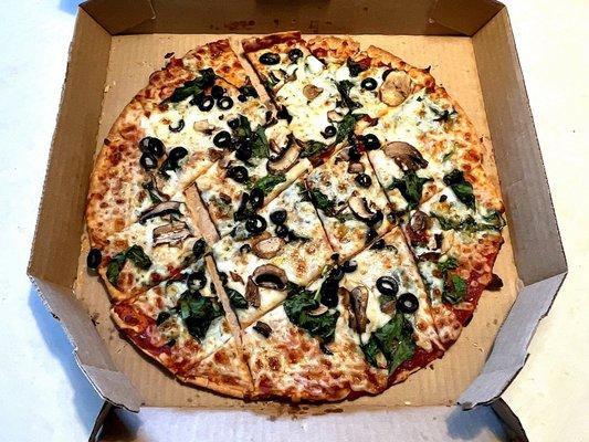 Large (14") Spinach, Mushroom & Black Olive on Thin Crust