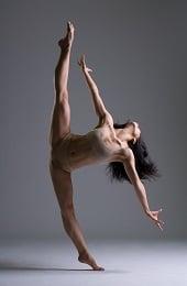 Fang-Ju Chou Gant, Koresh Dance Company dancer, by Gabriel Bienczycki