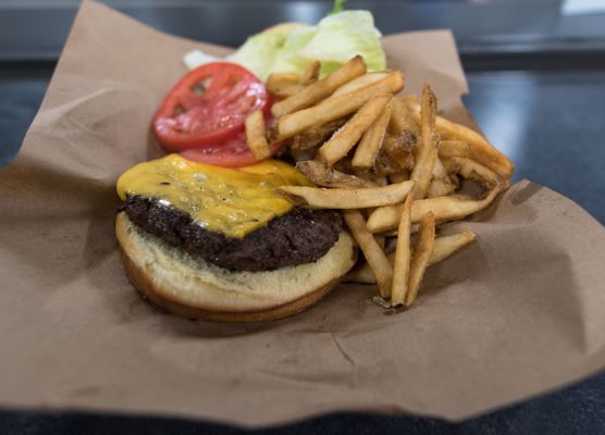 Cheeseburger with fries