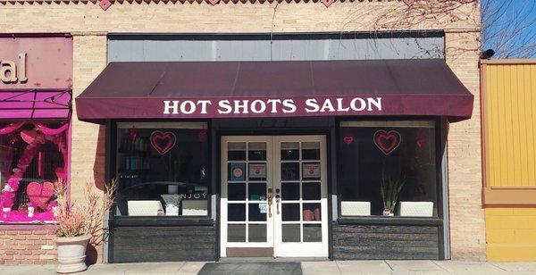 The store front of Hot Shot Salon!