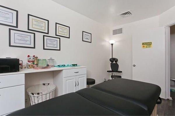 Hawaii BioLaser Clinic's treatment room