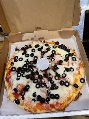 Personal cheese pizza + black olives