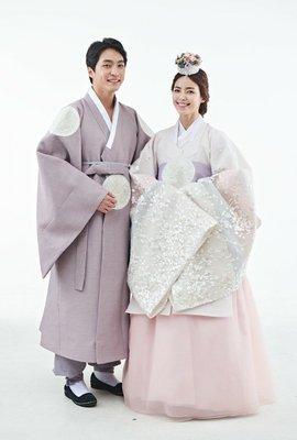 Traditional  wedding  hanbok