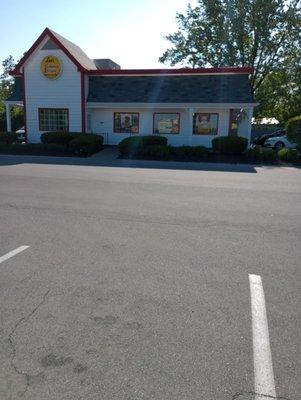 West side Lee's Famous Recipe Chicken location in Richmond, IN