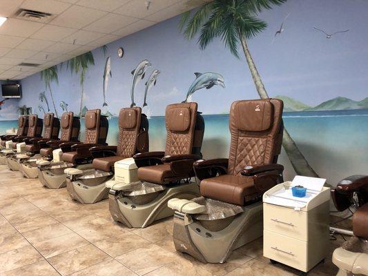 New pedicure chair with multiple massage styles