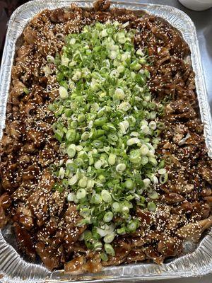 Large chicken party tray with no veggies with extra green onions. Always good for special gathering! You can never go wrong with it :)