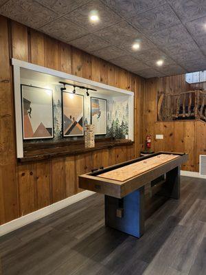 Gaming Amenities (Shuffleboard Table + Jenga)