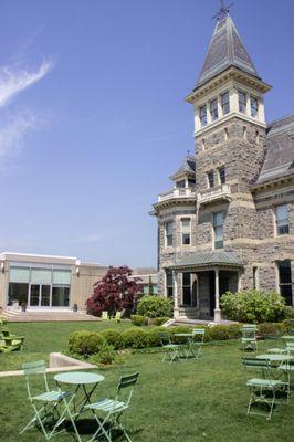 Hudson River Museum Courtyard