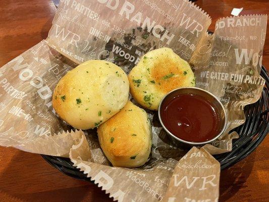 Complimentary rolls with Wood Ranch BBQ sauce