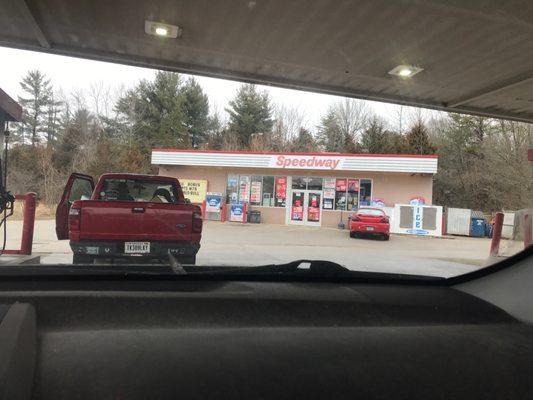 Exterior of the store part of Speedway