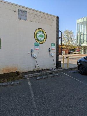 EV Charging Station, 325 E 9th St, Charlotte