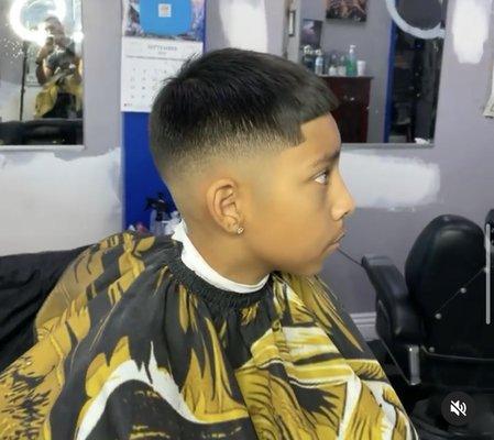 @Maxmanriquez1 amateur boxer stays fresh at LA Union Barber Shop