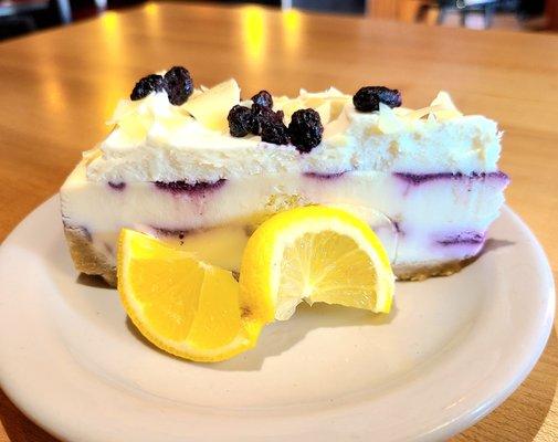 Blueberry Cobbler Cheesecake