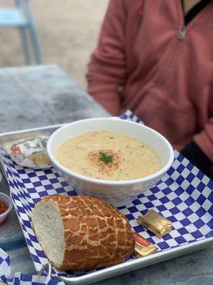 $7 clam chowder, tons of clams