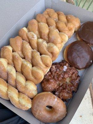 Assorted Dozen (includes 2 cream filled and 1 fancy)