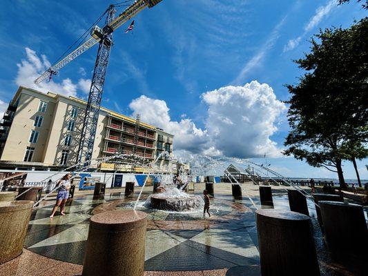 Fountain at north entrance of Waterfront Park_Yelp_Sanju-2