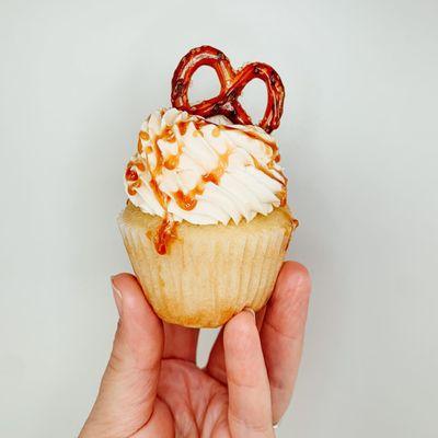 Salted Caramel Pretzel Cupcake