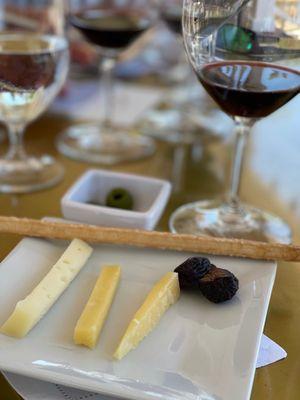 Cheese pairing for tasting.