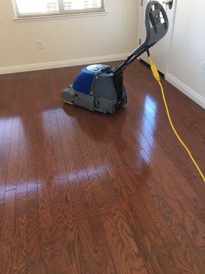 Wood floor cleaning with the dirt dragon