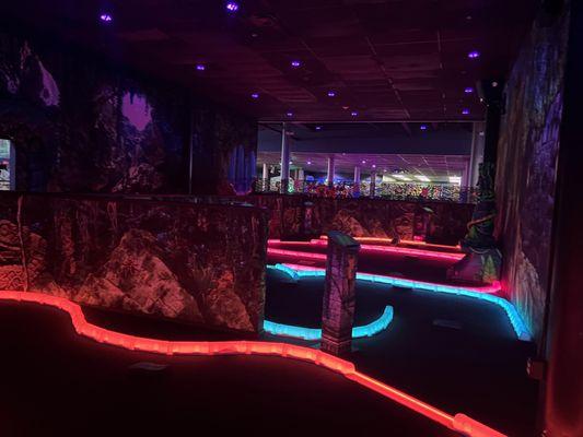 Glow in the dark mini golf