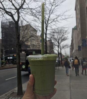 cashew / aloe vera / dandelion / kale / apple / spinach / vanilla / date / banana / pear