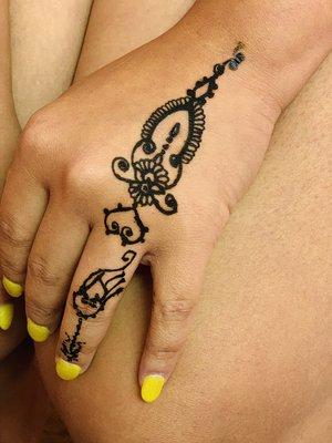 Henna tatoo