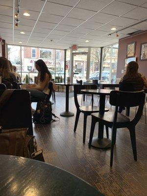 A quiet Tuesday post lunch crowd at Drip.