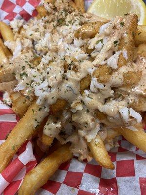 Crab fries ( 100% real lump crab meat , garlic butter , and remoulade sauce , French fries)